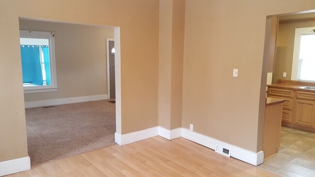 Building Photo - Great home, lots of space, fully updated, ...