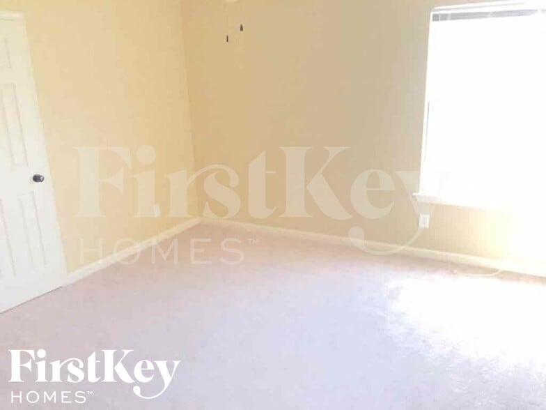 Building Photo - 6706 Einat Cove