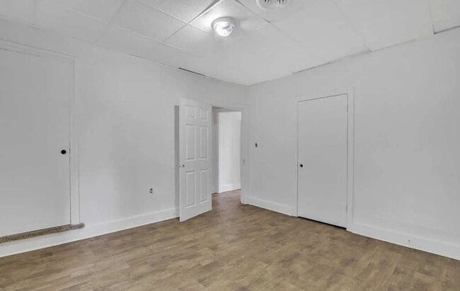 Building Photo - Coming Soon - Spacious 3 Bedroom, 1 Bath H...