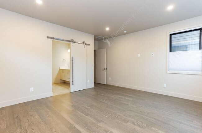 Building Photo - Exquisite Tetherow Living with Resort Memb...