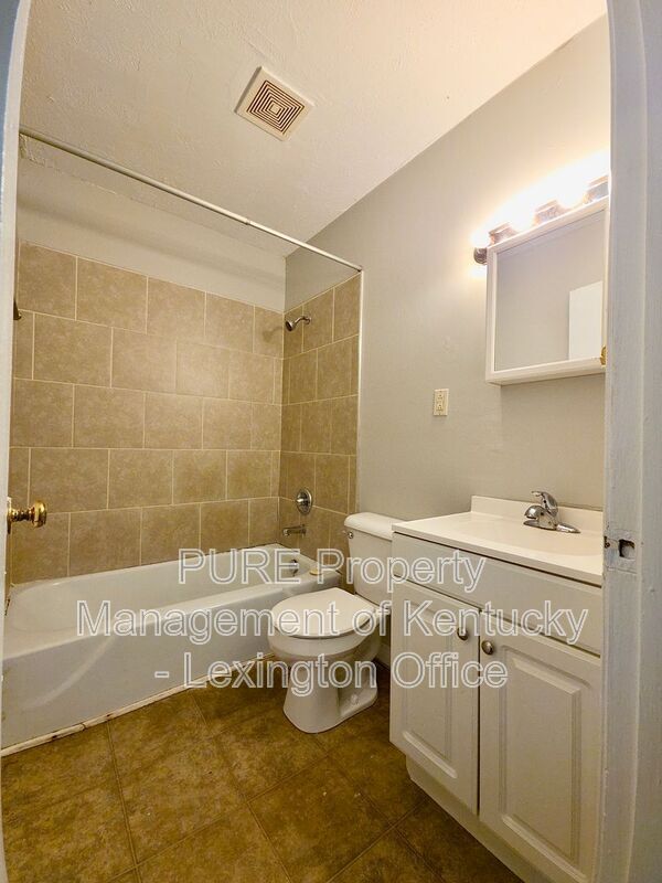 Building Photo - 304 Radcliffe Rd