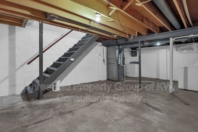 Building Photo - 3490 Clarkston Ave