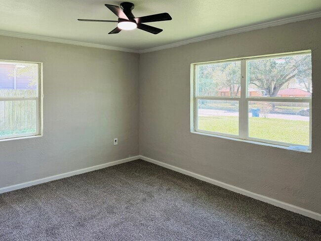 Building Photo - 427 Wood St