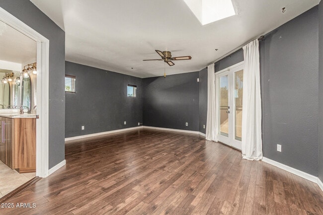 Building Photo - 21 W Pasadena Ave