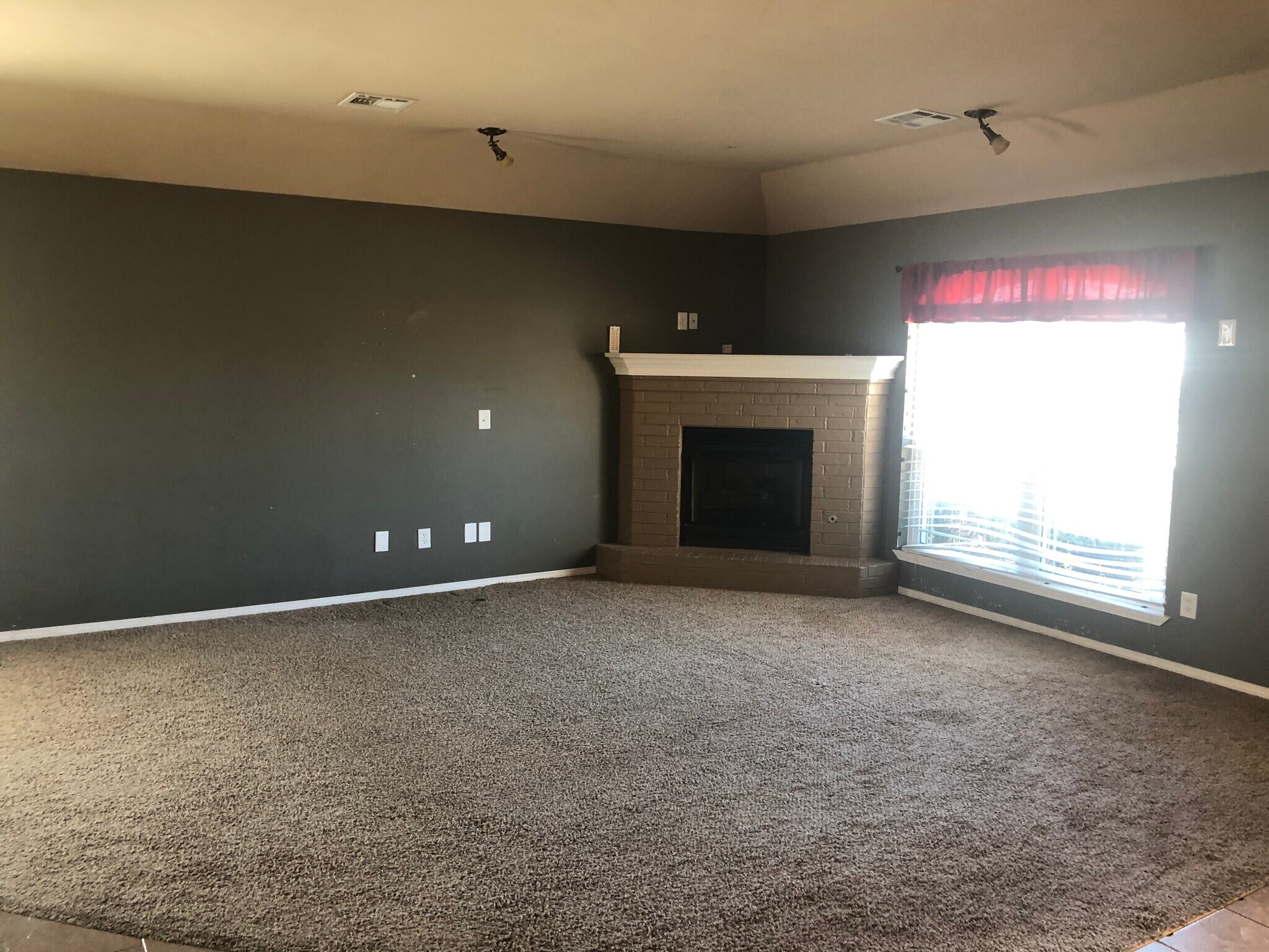 Living room for family to lounge - 520 S Castle Ridge Ln