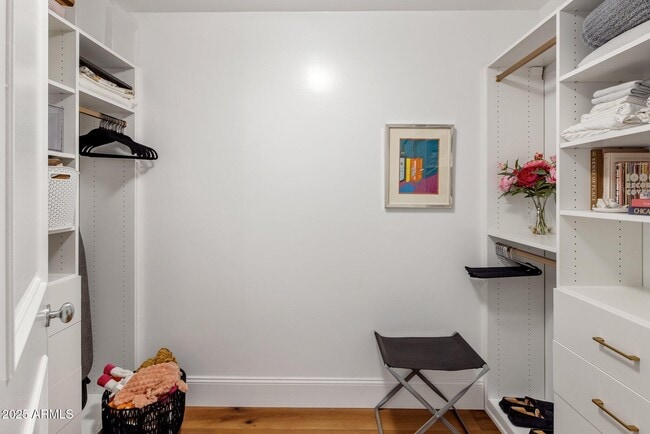 Building Photo - 2211 E Camelback Rd