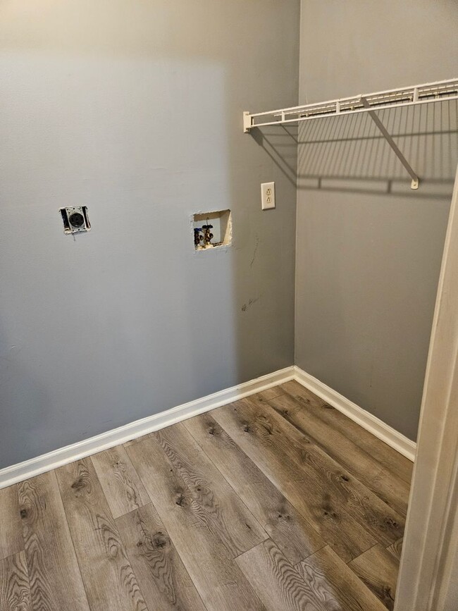 Building Photo - 1257 Parkway Pl