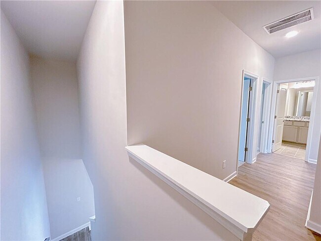 Building Photo - 2586 Mls Cmn Dr