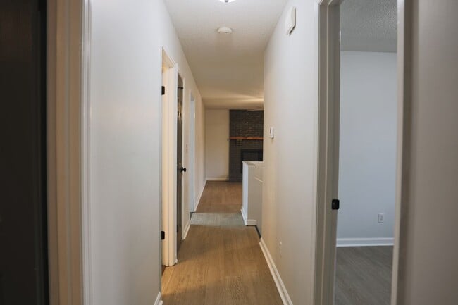 Building Photo - NEWLY REMODELED