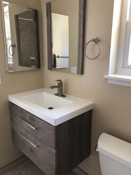 Building Photo - 2525 Sir Francis Drake Blvd