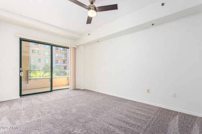 Building Photo - 17 W Vernon Ave