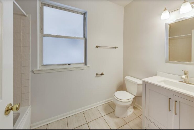 Building Photo - 2817 N Damen Ave