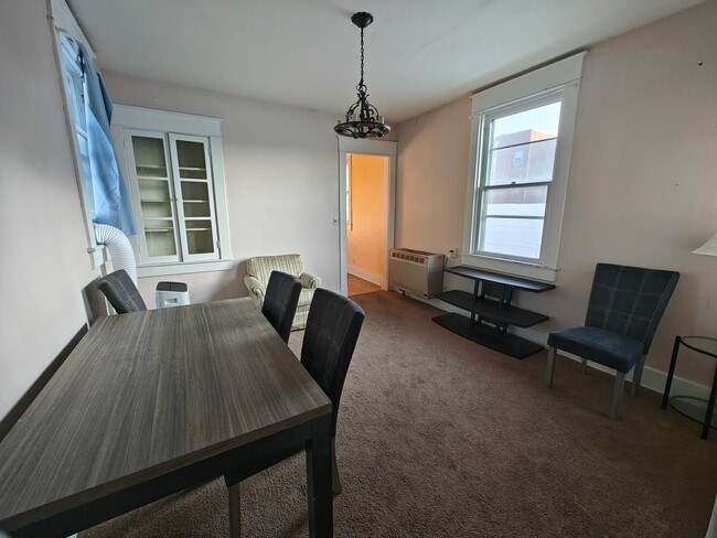 Building Photo - 28 W Franklin St