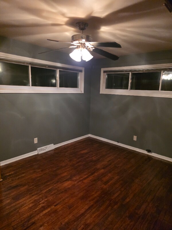 Building Photo - 528 Camrose Dr