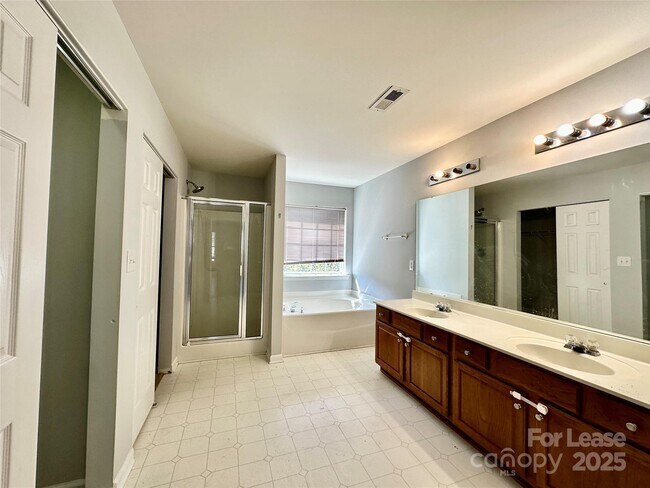 Building Photo - 11119 Amherst Glen Dr