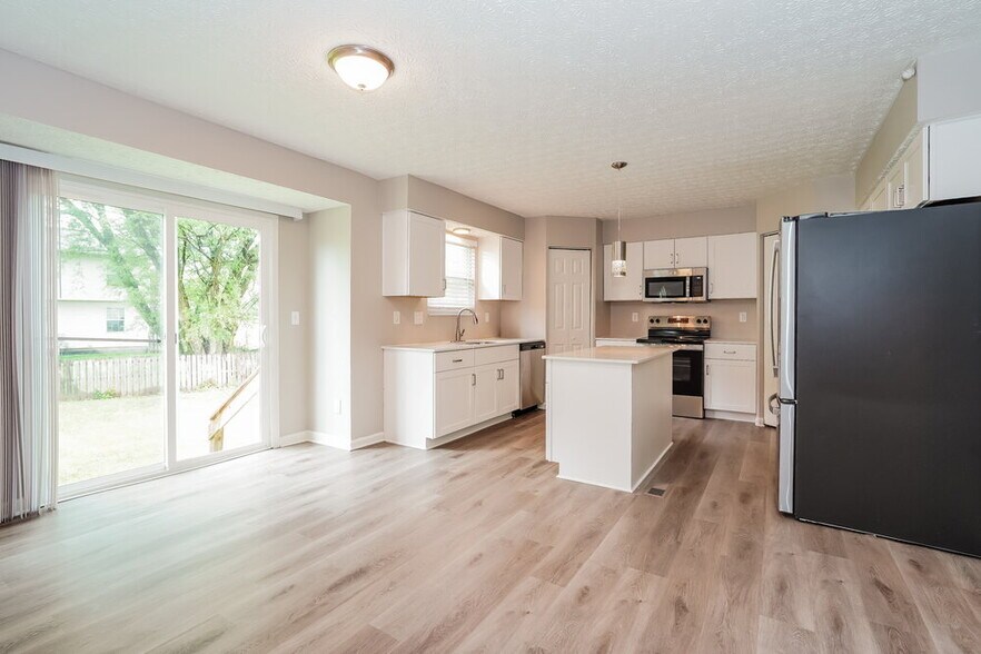 Building Photo - 5271 Gobel Dr