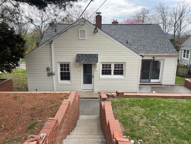 Building Photo - 1254 Catawba St