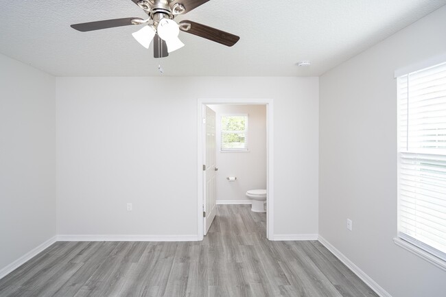 Building Photo - 874 Ervin St