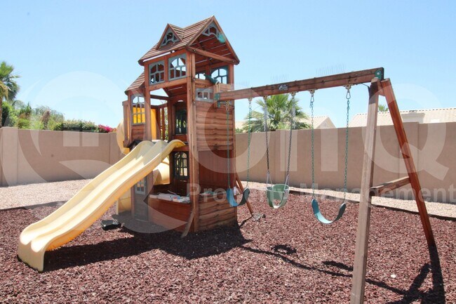 Building Photo - 4413 E Desert Trumpet Rd