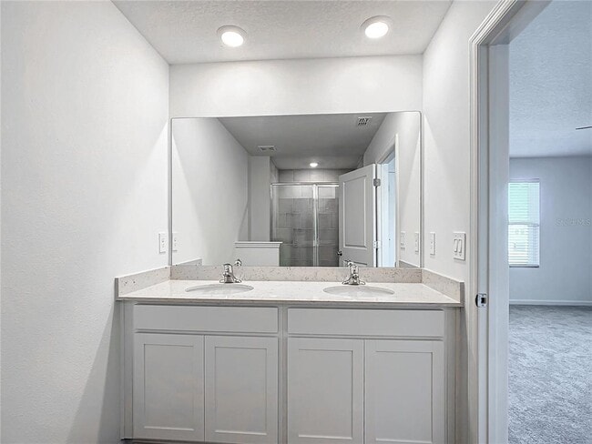 Building Photo - 4950 SW 81st Lp