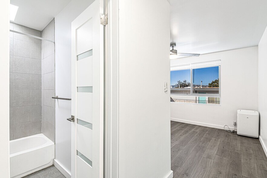 Building Photo - 5005 August St