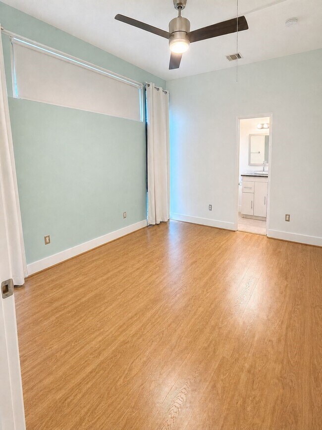 Building Photo - 6014 Fairdale Ln
