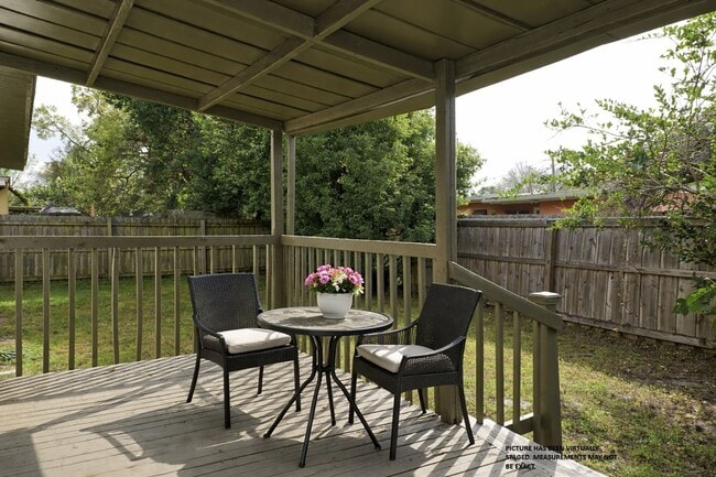 Building Photo - Beautiful 3bd 2bth Home with patio and large back yard available now! Great Location! Landscaping...