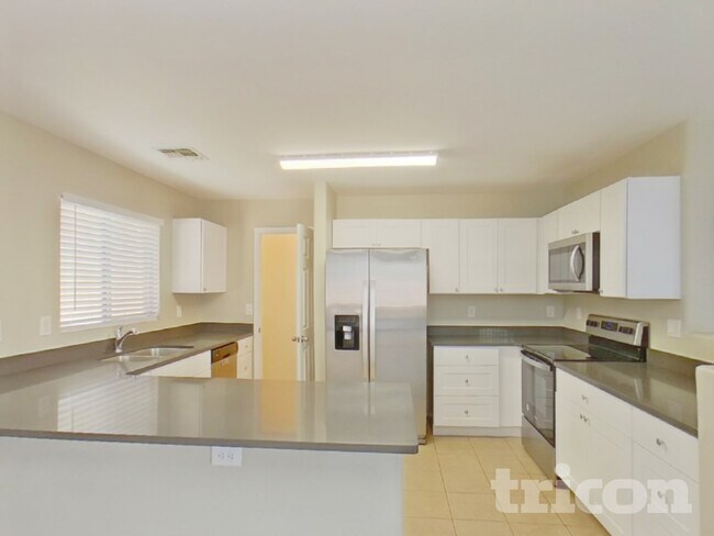 Building Photo - 43846 W Magnolia Rd