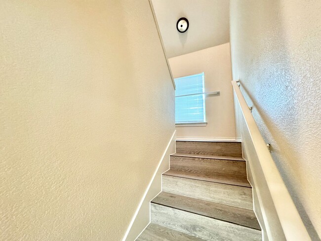 Building Photo - Updated 4 Bed 2.5 Bath Home - Close to TWU!