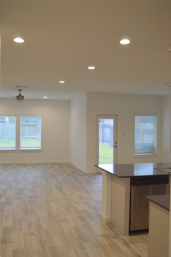 Building Photo - 10313 Cascade Range Ln