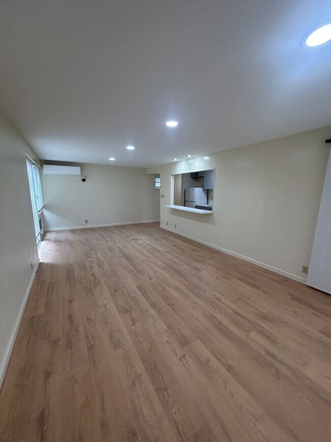 Building Photo - 256 S Corl St