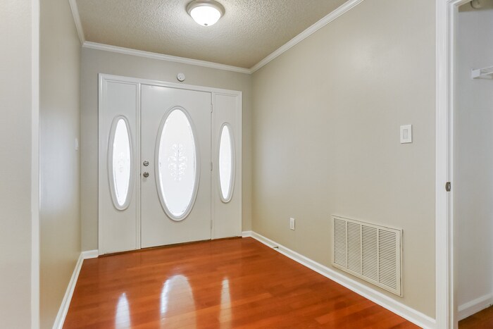 Building Photo - 210 Dogwood Pl Dr