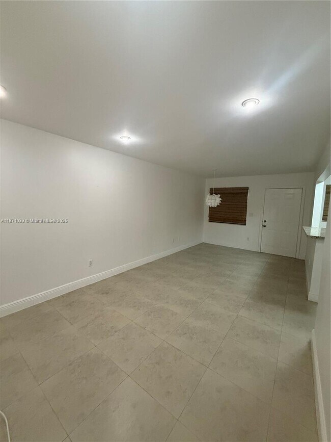 Building Photo - 5839 SW 74th Terrace