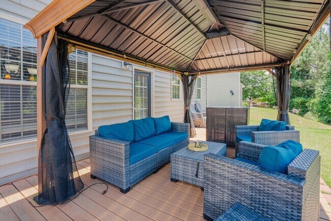 Building Photo - 4 Bedroom Home in the Village at Rolesville