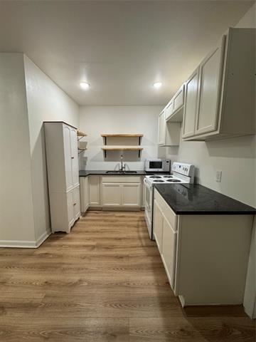 Building Photo - 2825 Meadowbrook Dr