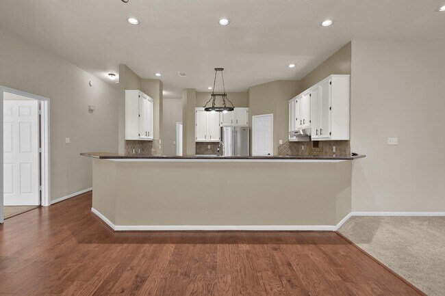 Building Photo - 3030 Hemingway Dr