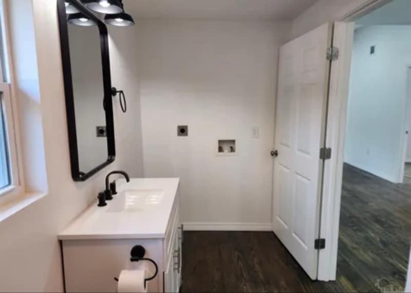 Building Photo - 213 Wilson Ave