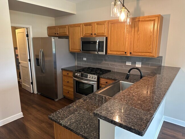 Building Photo - 1665 S Candlestick Way