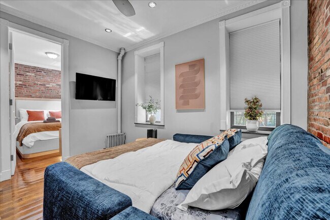 Building Photo - 340 E 18th St