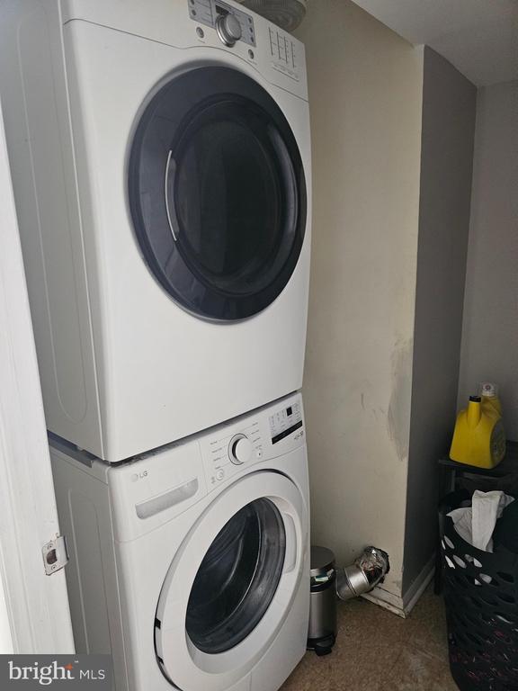 Building Photo - 12 Fairmount Dr