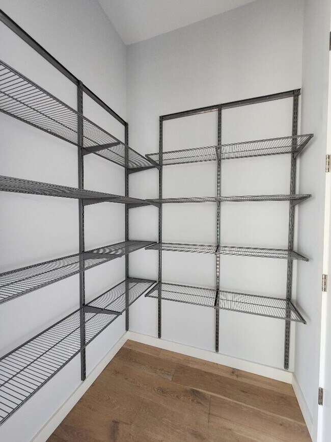 Building Photo - Beautiful 3-Bed, 3.5-Bath Townhome in Tampa (MOVE-IN SPECIAL, 50% OFF 2ND MONTH)