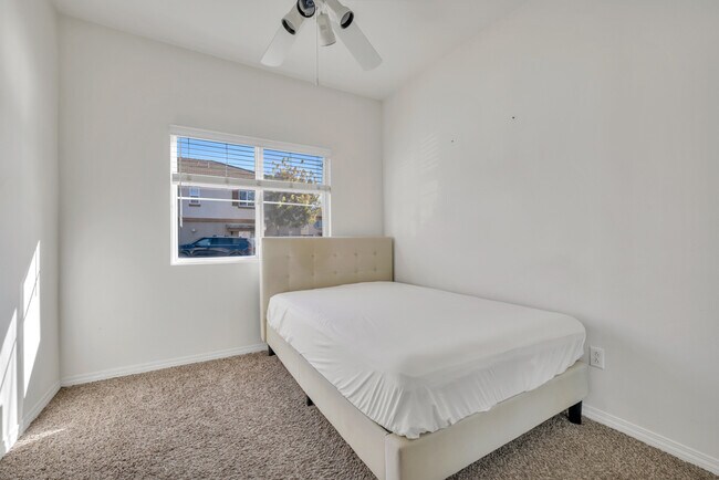 Building Photo - 2641 Night Jasmine Dr