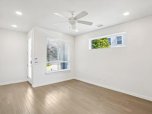 Building Photo - MOVE IN READY