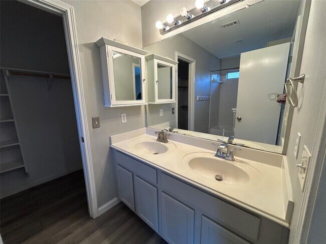 Building Photo - 516 Jefferson Ln