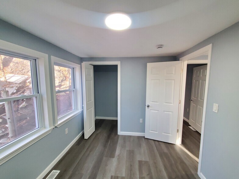 Building Photo - 289 Fellsway W