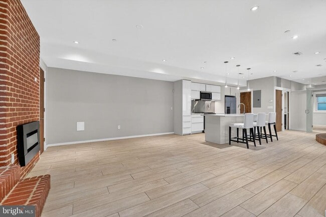 Building Photo - 1620 15th St NW