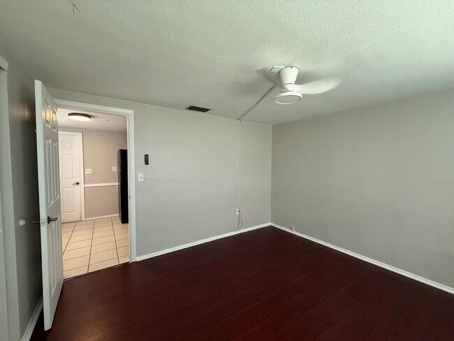 Building Photo - Available Now! Beautiful Single Family Por...