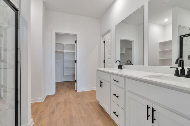 Building Photo - Brand-New 4 Bedroom in Siloam Springs! 3-C...