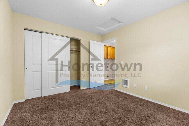 Building Photo - 2 Bedroom 1 Bath Home with Off-Street Parking Available in Coeur d'Alene!