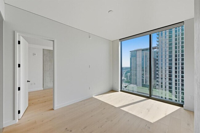 Building Photo - 610 Davis St